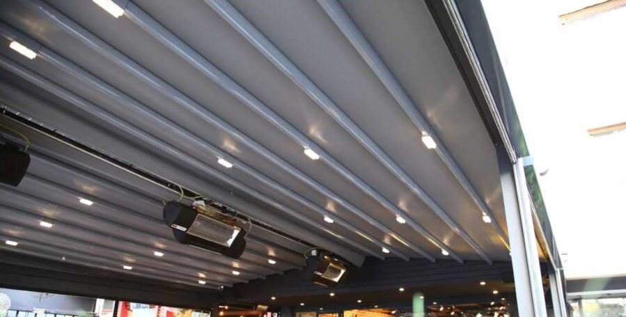 CARPE Classic pergola nagy fedett felülettel, rendezvényhelyszínen